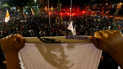 متظاهرون يهتفون ضد رئيس البرازيل الجديد