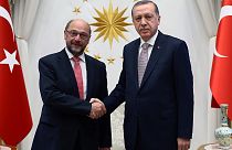 Bruselas trata de rebajar la tensión con Ankara tras semanas de quejas y reproches mutuos