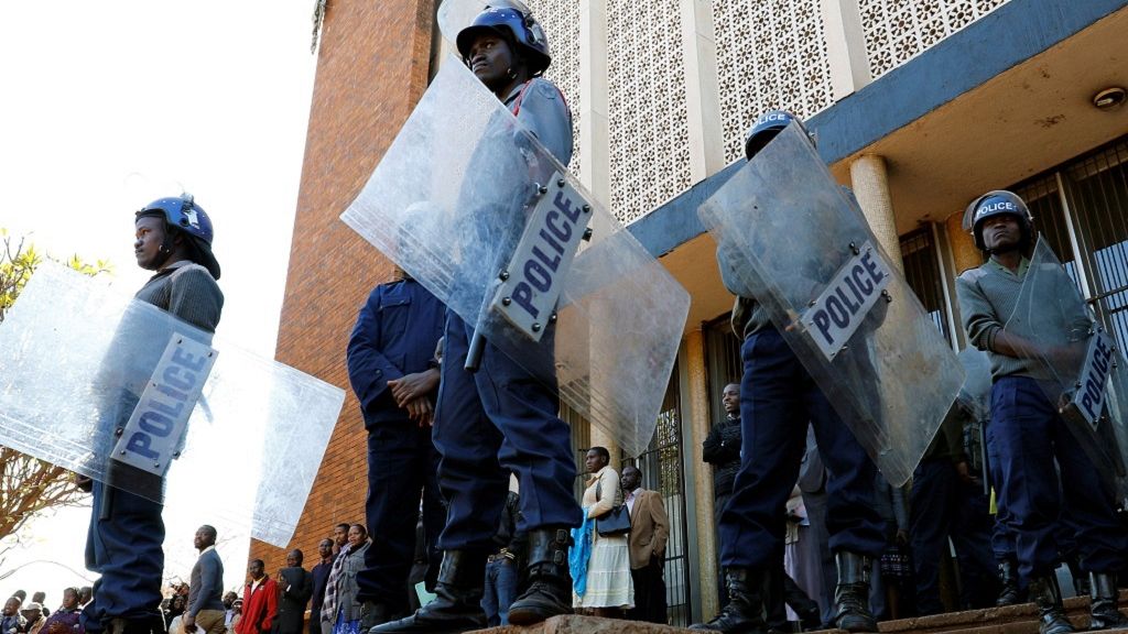 Zimbabwean Police Bans All Demonstrations For The Next Two Weeks Africanews 
