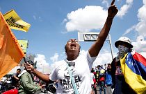 Venezuela'da rakip siyasi gösteriler
