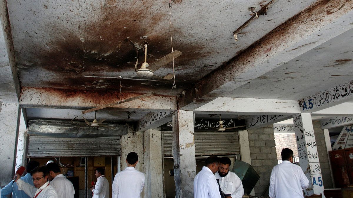 Pakistan'da adliye binasına bombalı saldırı: En az 12 ölü
