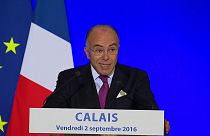France vows to close Calais migrant camp
