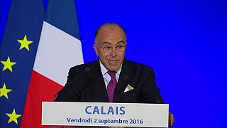 France vows to close Calais migrant camp