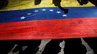 ویدیوی تعقیب نیکلاس مادورو توسط معترضان خشمگین