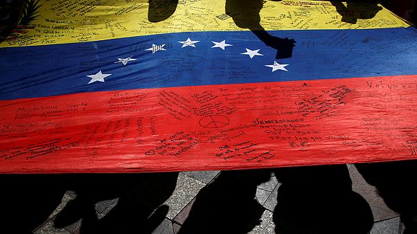 Venezuelan president chased by pot-banging protesters Venezuelan president chased by pot-banging protesters