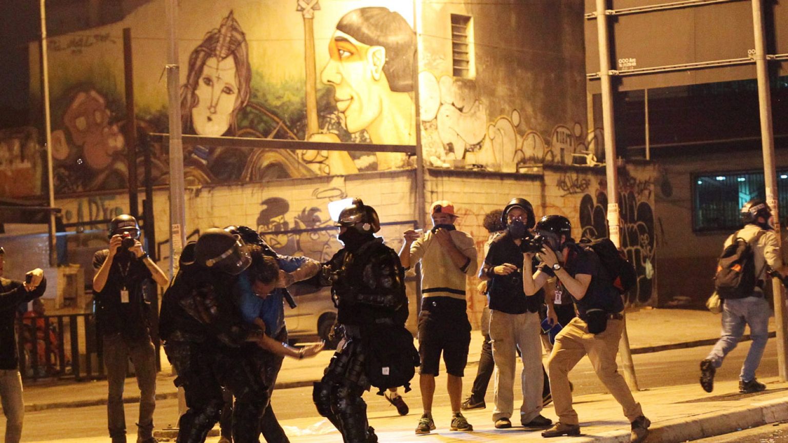 Βραζιλία: Μαζικές διαδηλώσεις κατά του Μισέλ Τέμερ - Χρήση δακρυγόνων από την αστυνομία
