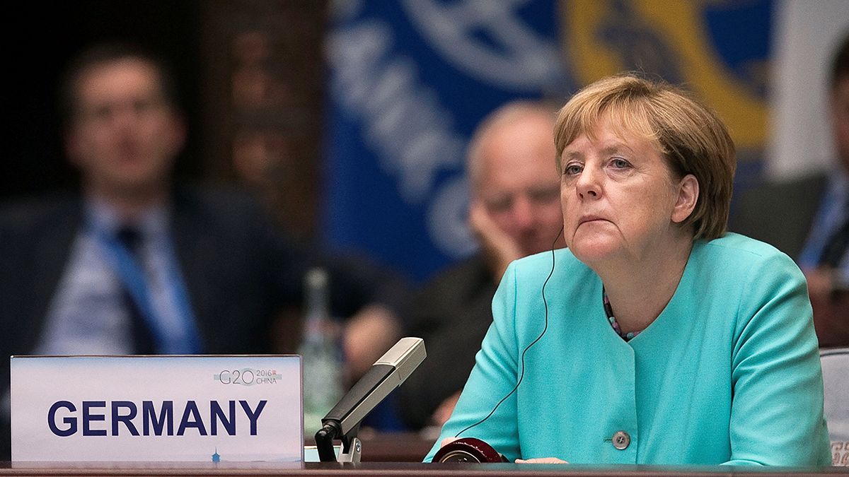 Almanya'daki seçimde Merkel'in partisi aşırı sağcı AfD'nin gerisinde kaldı