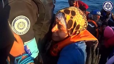 Mar Egeu: Equipa portuguesa resgata bebé de dois meses