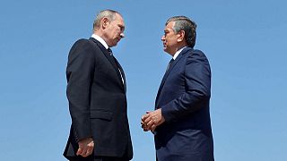 Vladimir Putin Özbekistan lideri Kerimov'un kabrini ziyaret etti