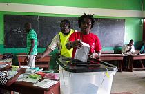 La misión de observadores de la UE denuncia "anomalías" en la reelección de Bongo en Gabón