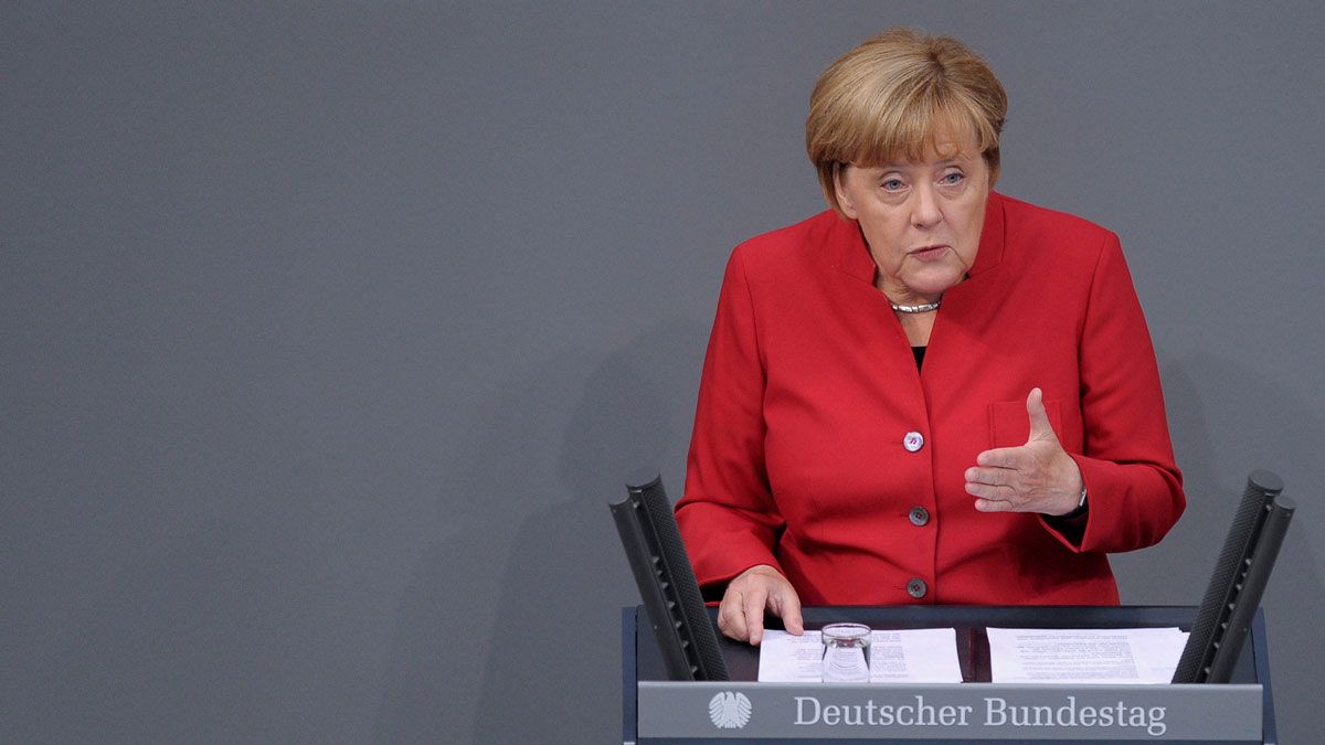 Merkel menekültpolitikáját védte a Bundestagban