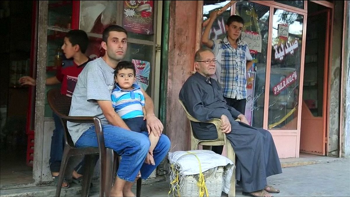 Syrian refugees return home and praise Turkish military action