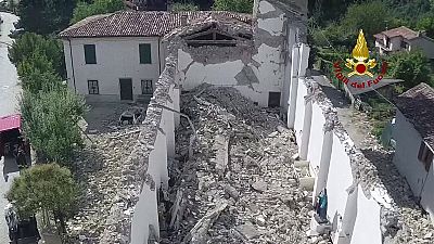 İtalya'da deprem sonrası güvenliği robotlar sağlıyor