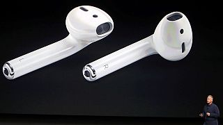 AirPod, los nuevos y controvertidos auriculares inalámbricos de Apple