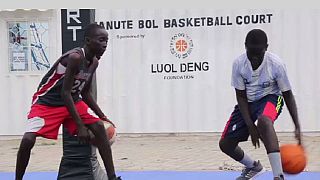 Des jeunes Sud-soudanais rêvent d'être basketteurs professionnels