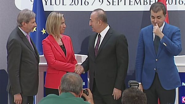 Turquía y la UE seguirán aplicando su pacto migratorio y trabajando en la liberalización de visados Turquía y la UE seguirán aplicando su pacto migratorio y trabajando en la liberalización de visados