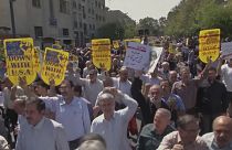 İran'da binlerce kişi Suudi Arabistan'ı protesto etti