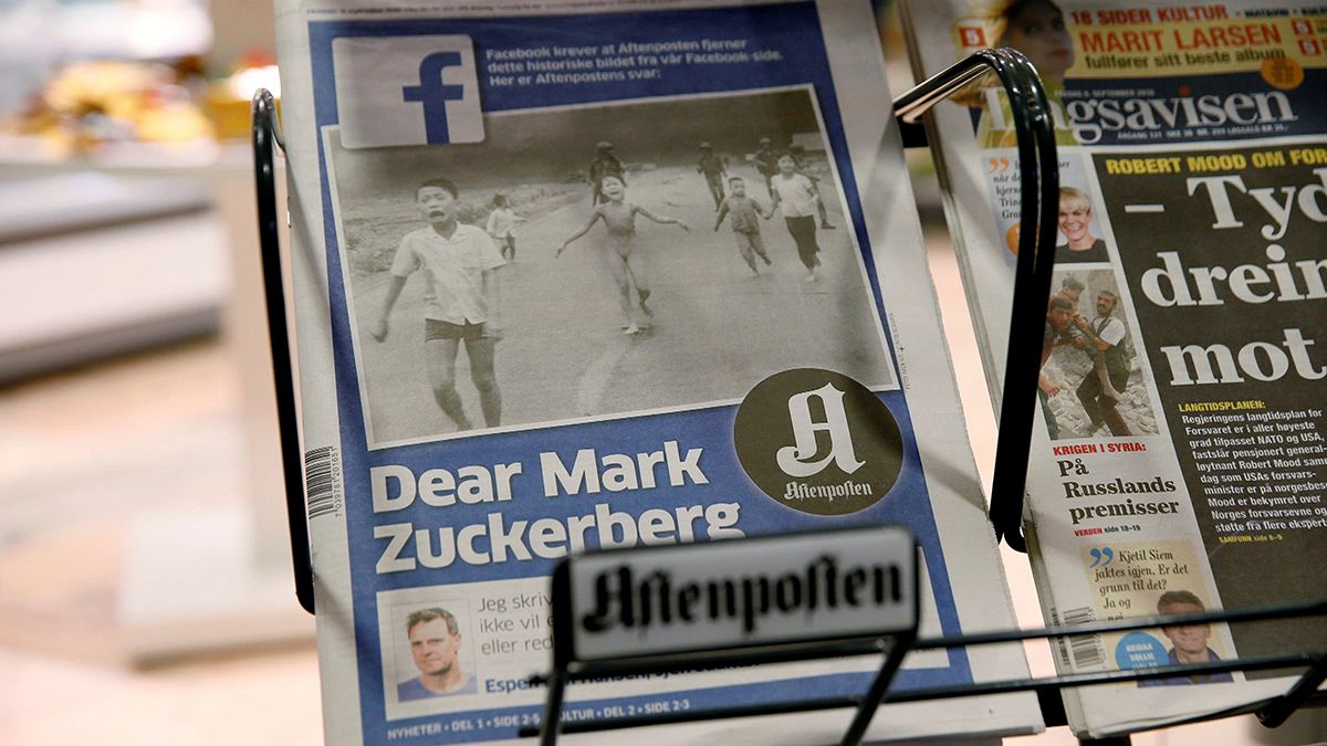 Администрация Facebook подвергла цензуре известную фотографию, но потом передумала