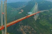 China soma recordes ao concluir ponte mais alta do mundo