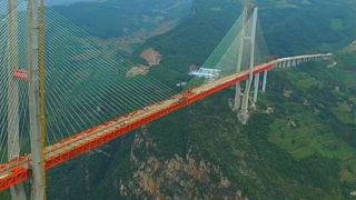 China soma recordes ao concluir ponte mais alta do mundo