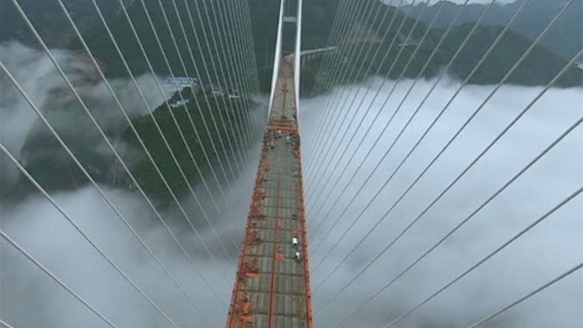 Chine : la construction du pont le plus haut du monde touche à sa fin
