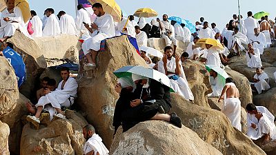Arábia Saudita: peregrinos celebram Hajj no Monte Arafat