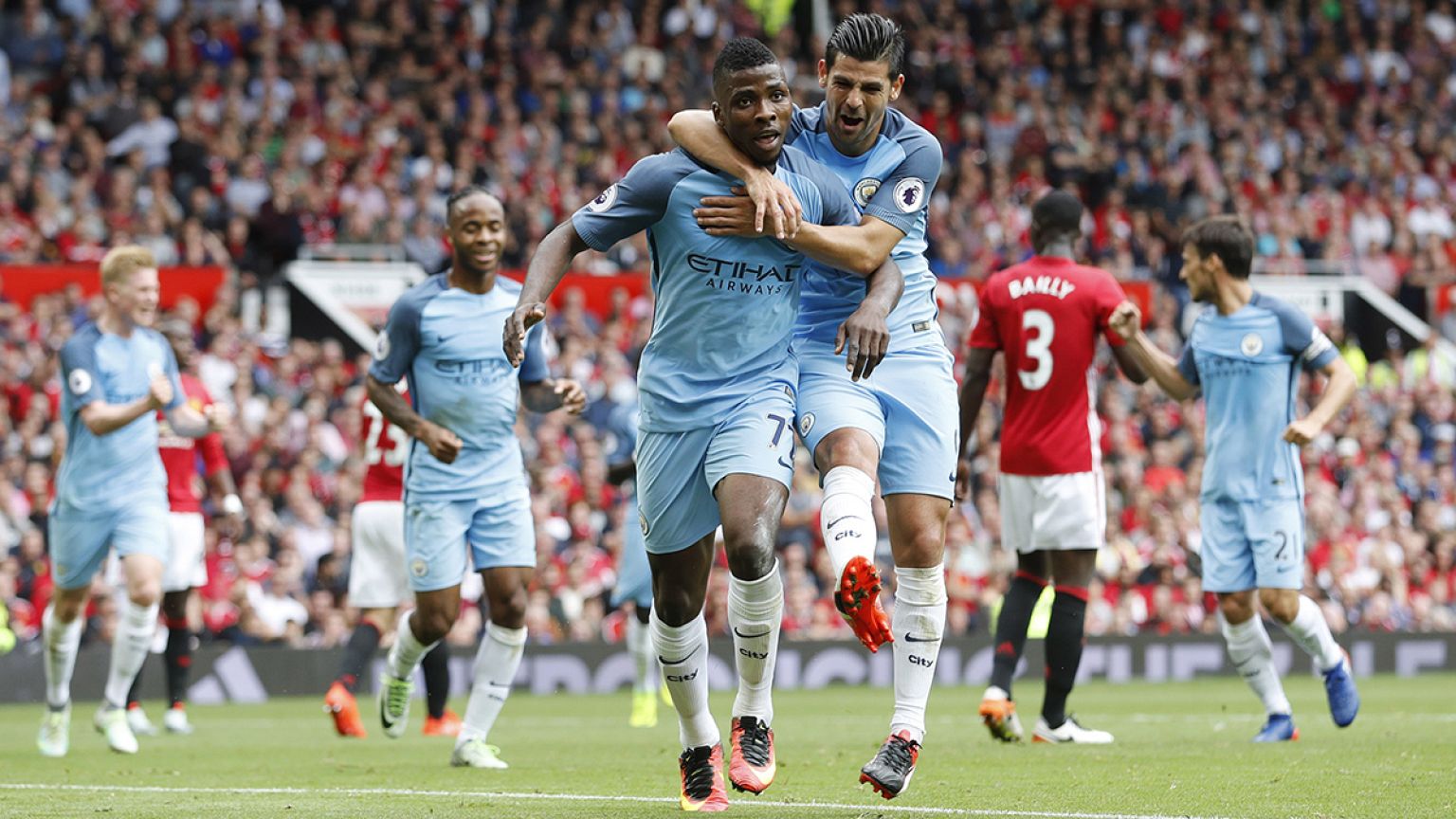 Manchester fölött kék az ég
