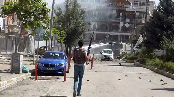 Turchia: autobomba a Van, le autorità accusano il Pkk Turchia: autobomba a Van, le autorità accusano il Pkk