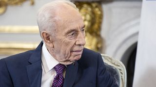 Simón Peres en coma inducido tras sufrir "una hemorragia cerebral grave"