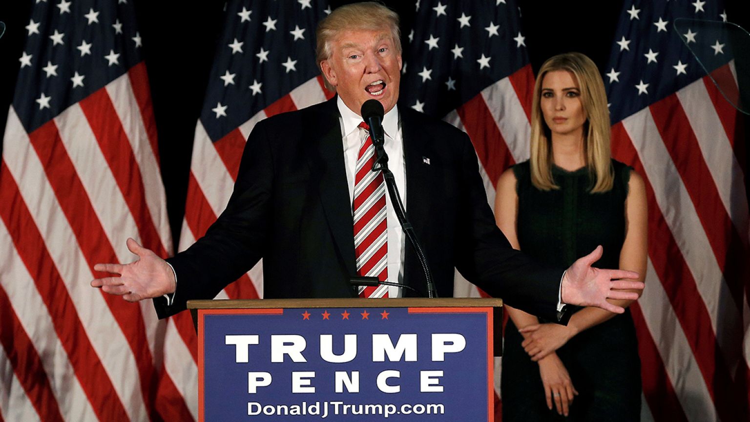 Trump: "Escândalo dos emails de Clinton é pior do que o Watergate"