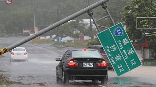 El supertifón Meranti golpea la costa oriental de China tras su paso por Taiwán