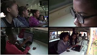 Madagascar : une salle informatique dans un bus pour aider la jeunesse à la maitrise de l'outil informatique