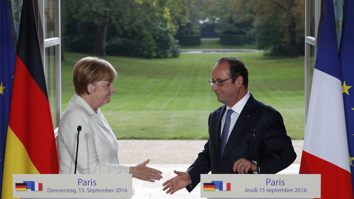 Hollande e Merkel definiscono a Parigi una linea comune per Bratislava