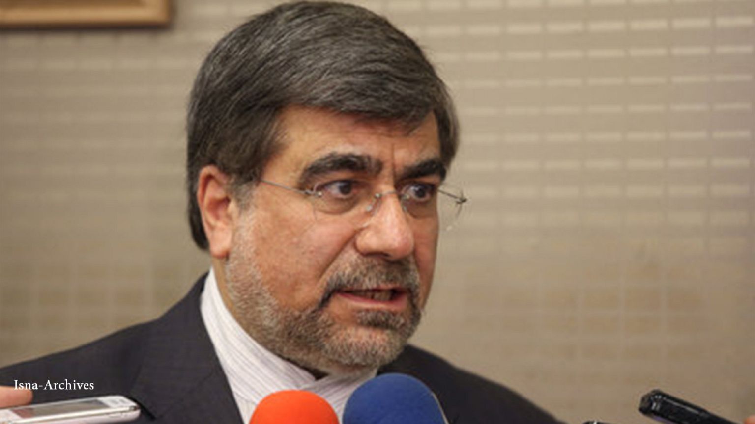 علی جنتی: برای حفظ حرمت امام رضا از اجرای کنسرت در مشهد کوتاه آمدیم