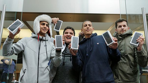 iPhone 7: Fraca afluência às lojas em dia de lançamento iPhone 7: Fraca afluência às lojas em dia de lançamento