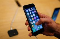 Samsung patlayan telefonlarıyla meşgul, iPhone 7 için Apple Store'larda kuyruk