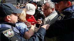 Κίεβο: Διαδηλωτές μπλόκαραν την είσοδο στη Ρωσική πρεσβεία
