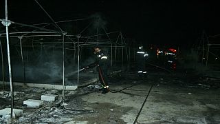Λέσβος: Πυρκαγιά στο hot spot - Εκτός καταυλισμού μεγάλος αριθμός προσφύγων