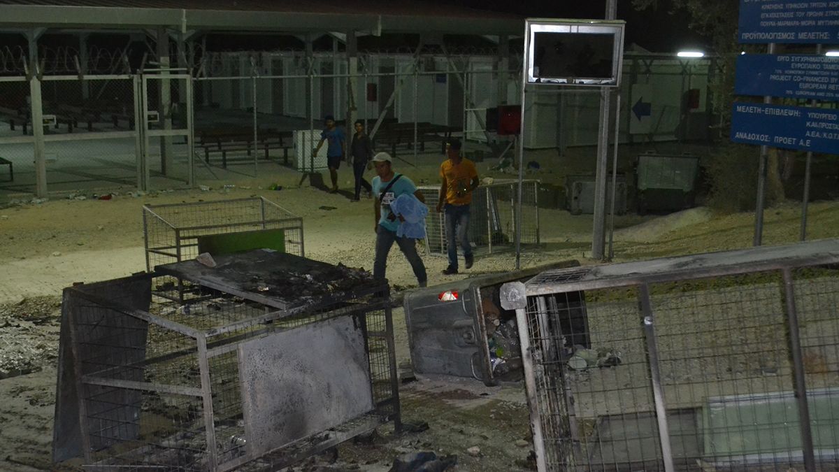 Беспорядки на Лесбосе закончились пожаром в лагере нелегалов