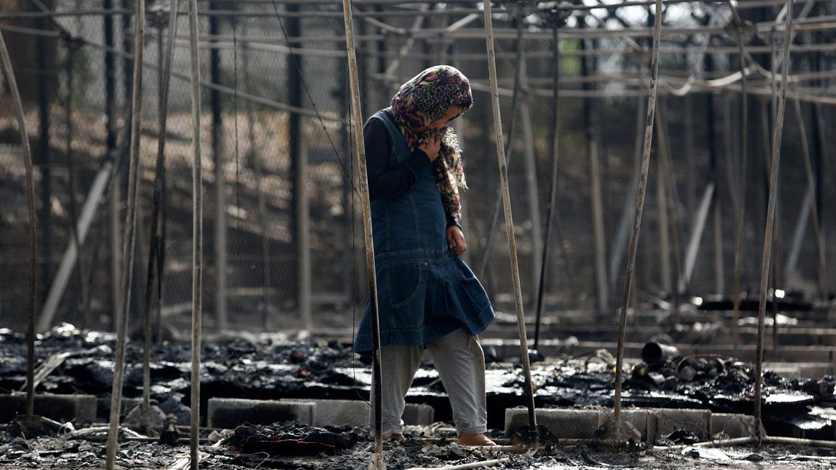 Thousands flee and fire destroys Lesbos migrant camp