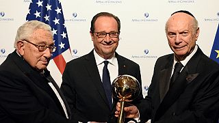 Désigné homme d'État de l'année, François Hollande moqué en France