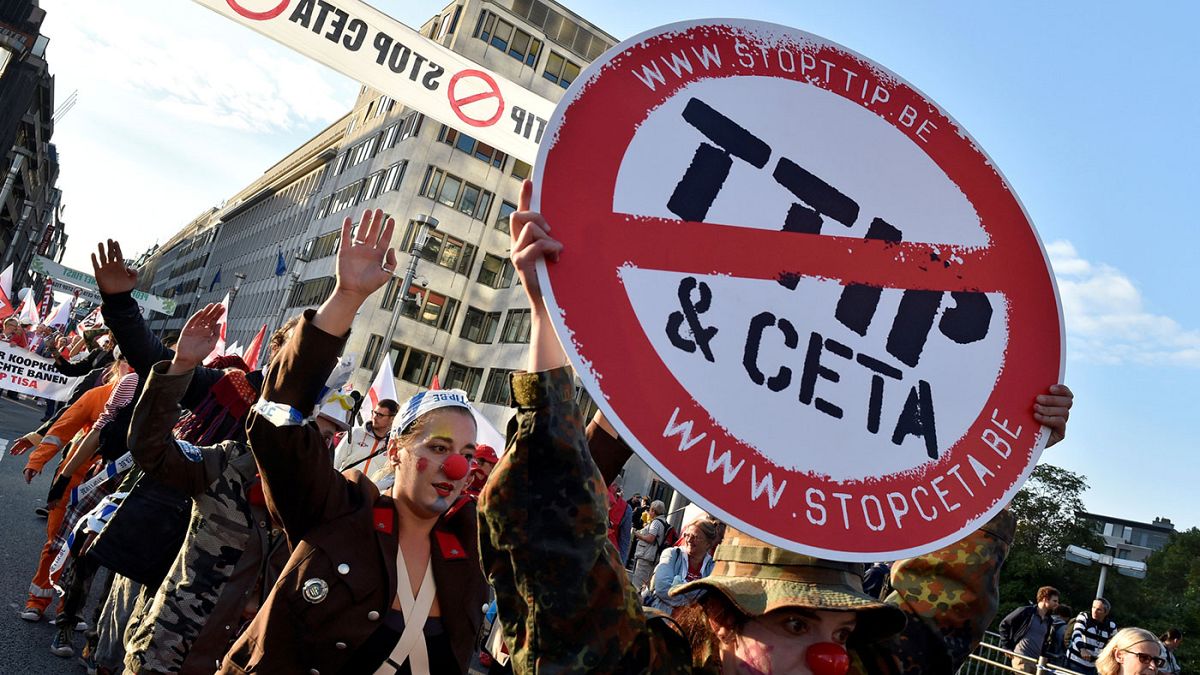 Брюссель: тысячи протестующих против торгового соглашения с США