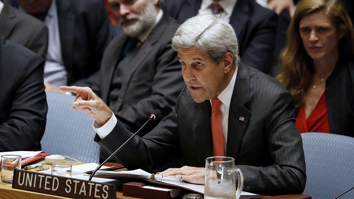 US calls for Syria no-fly zone as UN says it will resume aid convoys