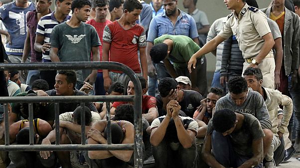 مصرع 43 شخصا جراء غرق قارب يقل مهاجرين قبالة سواحل مصر مصرع 43 شخصا جراء غرق قارب يقل مهاجرين قبالة سواحل مصر