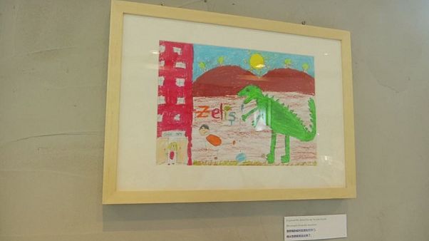 معرض شنغهاي يعرض لوحات رسمها أطفال سوريون معرض شنغهاي يعرض لوحات رسمها أطفال سوريون