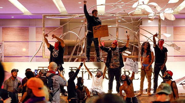 Declaran el "estado de emergencia" en Charlotte tras otra noche de disturbios raciales Declaran el "estado de emergencia" en Charlotte tras otra noche de disturbios raciales