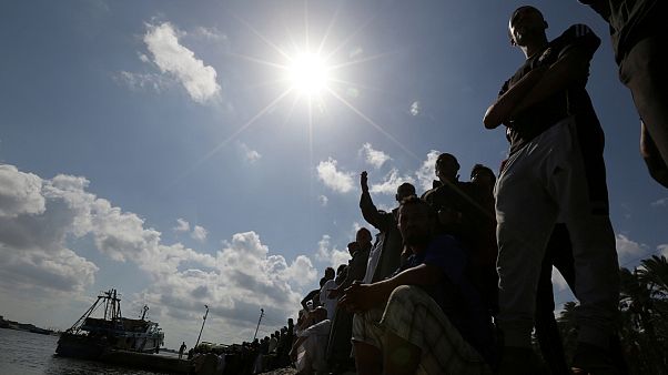 Egitto, naufragio: si cercano i dispersi, ma niente ferma le partenze Egitto, naufragio: si cercano i dispersi, ma niente ferma le partenze