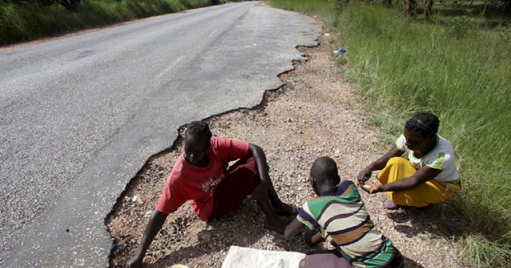 Zimbabwe El Nino: Parents leave children in drought hit area | Africanews