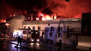 Mueren ocho bomberos en un gran incendio en Moscú