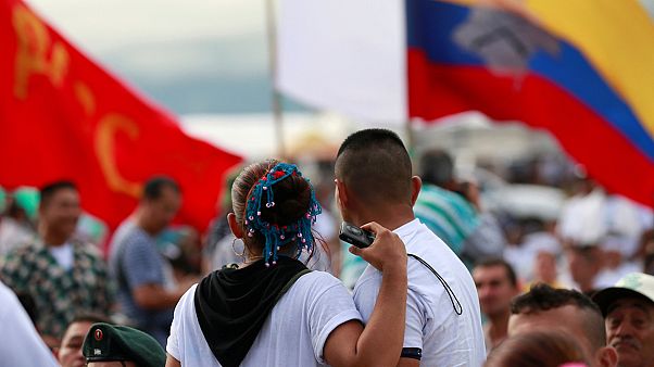 Las FARC ratifican unánimemente el acuerdo de paz alcanzado con el Gobierno colombiano Las FARC ratifican unánimemente el acuerdo de paz alcanzado con el Gobierno colombiano